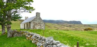 Jakie nawierzchnie wykorzystuje się do budowy placów zabaw?