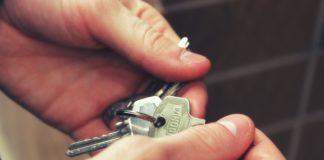 Jak dbać o nawierzchnię na placach zabaw?