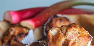 Ciasto drożdżowe z rabarbarem i czekoladą – sprawdź nasz pyszny przepis!