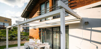 Czy warto posiadać pergole tarasowe