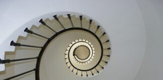 Czemu wyskakują biegi w skrzyni biegów?