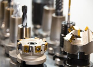 Na jakich obrotach pracować frezarka?