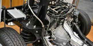 Czy łańcuch rozrządu pracuje w oleju silnikowym?