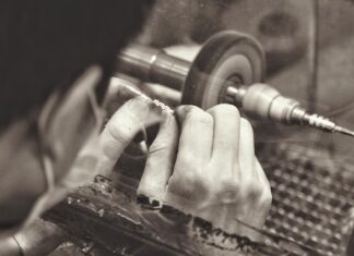 Co się poleruje filcem?