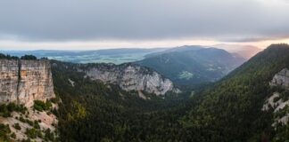 Ile kratek Oświetla pochodnia?